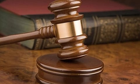 நெகமம் அருகே விடுதலை சிறுத்தைகள் கட்சி பிரமுகரின் கார் கண்ணாடி உடைப்பு