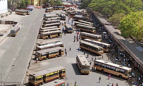 போலியான கண் பரிசோதனை அறிக்கையை சமர்ப்பித்த மாநகர பஸ் டிரைவர்கள்- அதிகாரிகள் விசாரணை