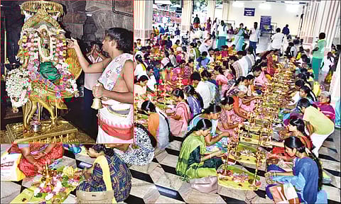 சின்னக்குமாரருக்கு தீபாராதனை காட்டிய காட்சி. விளக்கு பூஜை நடந்தபோது எடுத்த படம்.