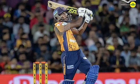 சதமடித்த அஜிதேஷ் குருசாமி