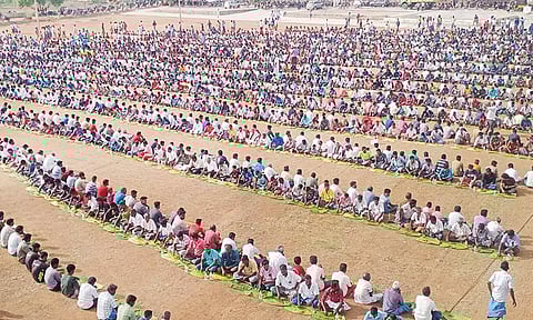 கறி விருந்து நடந்த போது எடுத்த படம்.