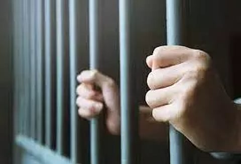 செஞ்சி கோர்ட்டில் தீர்ப்பு: விவசாயிக்கு கொலை மிரட்டல் விடுத்த 2 பேருக்கு 3 ஆண்டுகள் சிறை