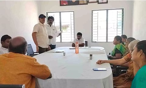 ஊராட்சி மன்ற சாதாரண கூட்டம் நடைபெற்ற காட்சி.