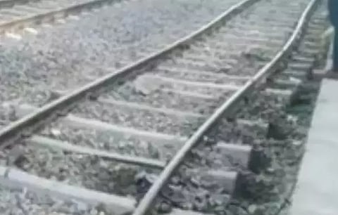 வெப்ப அலையால் உருகிய தண்டவாளம் - டிரைவர் சாமர்த்தியத்தால் விபத்து தவிர்ப்பு