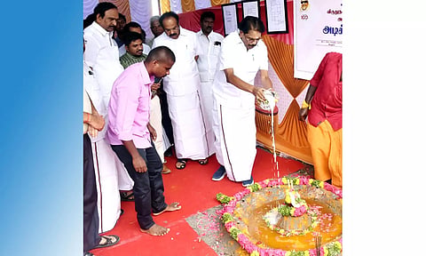 புதிய கட்டிட அடிக்கல் நாட்டு விழாவில் அமைச்சர்கள் சாத்தூர் ராமச்சந்திரன், தங்கம்தென்னரசு கலந்து கொண்டனர்.
