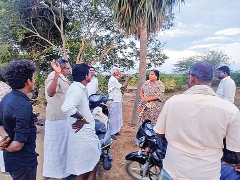 கடம்பாகுளத்தில் ஆய்வு நடந்தபோது எடுத்த படம்.