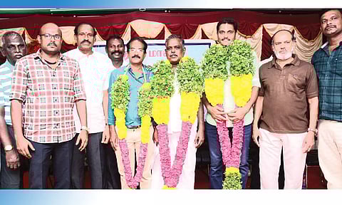 மதுரை மாவட்ட மூத்தோர் தடகள சங்கத்தின் பொதுக்குழு கூட்டத்தில் தேர்ந்தெடுக்கப்பட்ட புதிய நிர்வாகிகள்.