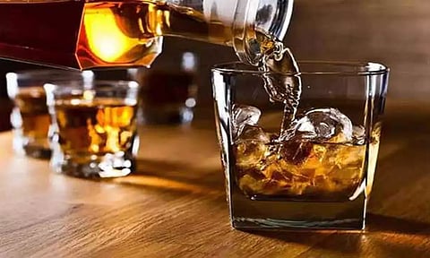 குமரியில் அதிக விலைக்கு மது விற்ற 13 மதுபான கடைகளுக்கு ரூ.84 ஆயிரம் அபராதம்