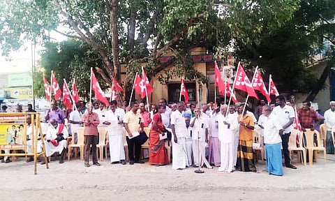 சங்கரன்கோவிலில் விசைத்தறி தொழிலாளர்கள் கூலி உயர்வு கேட்டு ஆர்ப்பாட்டம்