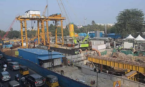 மெட்ரோ ரெயிலுக்காக அடையாறு ஆற்றில் தண்ணீருக்கு அடியில் சுரங்கப்பாதை அமைக்கும் பணி விரைவில் தொடங்குகிறது