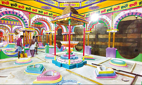 யாகசாலை பூஜைகள் நடத்த உள்ள யாக குண்டங்களை படத்தில் காணலாம்.