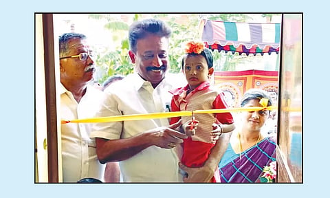 அங்கன்வாடி மைய கட்டிடத்தை தங்கபாண்டியன் எம்.எல்.ஏ. திறந்து வைத்தார்.