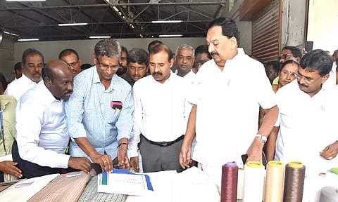 பருத்தியை இருப்பு வைக்க அரசு புதிய திட்டம்-கைத்தறித்துறை அமைச்சர் காந்தி தகவல்