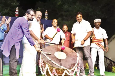 தென்னக பண்பாட்டு மையத்தில் கோடை விழாவை முரசு கொட்டி கலெக்டர் தீபக் ஜேக்கப் தொடங்கி வைத்தார்.
