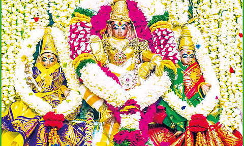 சேவகப் பெருமாள் அய்யனார், பூரண புஷ்கலா தேவியர்.