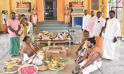 பூண்டியாங்குப்பத்தில் புனிதவேல் திருமுருகன் கோவில் கும்பாபிஷேகம் யாகசாலை பூஜையுடன் தொடங்கியது.