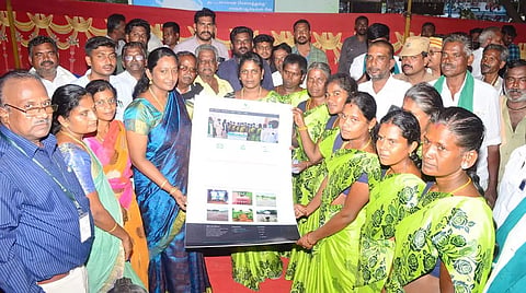 விவசாயிகள் குறை தீர்க்கும் கூட்டத்தில் மாவட்ட கலெக்டர் சங்கீதா கலந்து கொண்டபோது எடுத்த படம்.