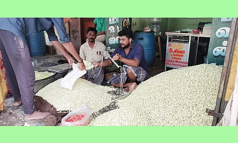 பூக்கள் விலை கடும் வீழ்ச்சி