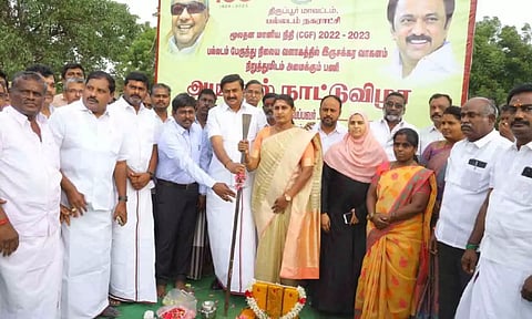 அமைச்சர் மு.பெ.சாமிஅமைச்சர் மு.பெ.சாமிநாதன் தலைமையில் பூமி பூஜை நடைபெற்ற போது எடுத்தபடம்.நாதன் தலைமையில் பூமி பூஜை நடைபெற்ற போது எடுத்தபடம்.