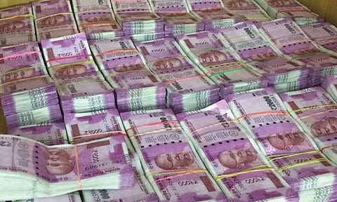 அவினாசி அருகே ரூ.1கோடி ஹவாலா பணம் பறிமுதல்?