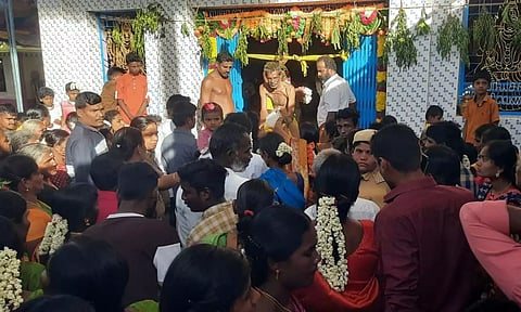 வேப்பமரத்தூர் கிராமத்தில் இன்று மாரியம்மன் கோவில் கும்பாபிஷேக விழாவில் பக்தர்கள் சாமி தரிசனம் செய்தனர்.