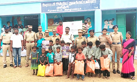 போதை பொருள் தடுப்பு விழிப்புணர்வு நிகழ்ச்சி கலந்து கொண்டவர்கள் எடுத்த போது படம்.