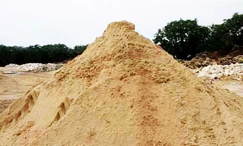 மணல் திருட்டை தடுக்க வேண்டும்