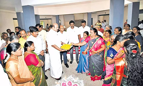 தஞ்சையில் ரூ.5 கோடியில் பூ மாலை வணிக வளாகம்