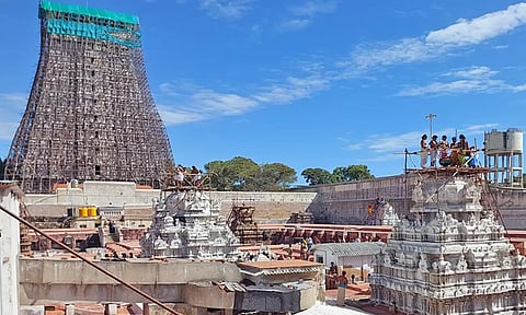 சண்முகர், வள்ளி, தெய்வானை அம்மாள் கோபுர கலசங்களுக்கு புனித நீர் ஊற்றிய போது எடுத்த படம்.