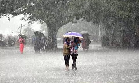 கேரளாவில் அடுத்த 3 நாட்களுக்கு கனமழை பெய்ய வாய்ப்பு- 4 மாவட்டங்களுக்கு மஞ்சள் எச்சரிக்கை