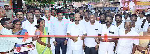 எஸ்.புதூர் அருகே உள்ள மேலவண்ணாயிரிப்பி ஊராட்சியில் புதிதாக கட்டி முடிக்கப்பட்டுள்ள கலையரங்கத்தை அமைச்சர் பெரியகருப்பன் திறந்து வைத்தார்.