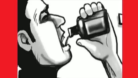 108 ஆம்புலன்சு உதவியாளர் விஷம் குடித்து தற்கொலை