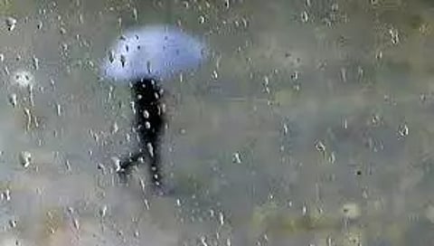 ஏற்காட்டில் சாரல் மழை; சுற்றுலா பயணிகள் உற்சாகம்