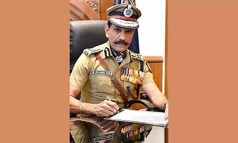 பொது மக்களின் மனதில் இடம் பிடிப்பதை காவலர்கள் லட்சியமாக கொள்ள வேண்டும்- சைலேந்திரபாபு போலீசாருக்கு கடிதம்