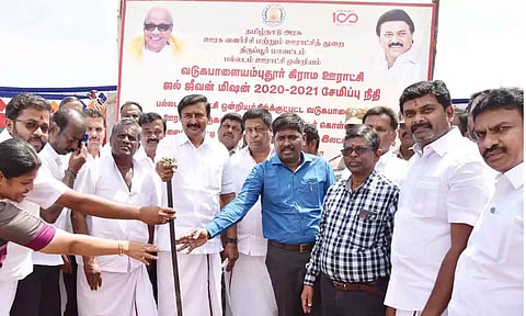 நில மட்ட நீர் தேக்க தொட்டியை திறந்து வைத்த காட்சி.