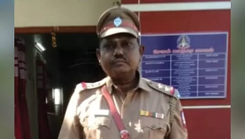 சப்-இன்ஸ்பெக்டர் பாஸ்கர்.