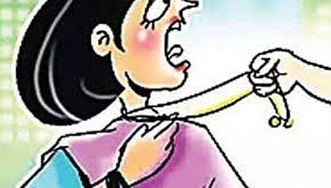 திருச்செங்கோட்டில் மூதாட்டியிடம் 9 பவுன் சங்கிலி பறிப்பு