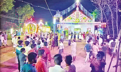 குத்தாலம் புனித பிரான்சீஸ் சவேரியார் தேவாலய தேர்பவனி: திரளான பக்தர்கள் பங்கேற்பு