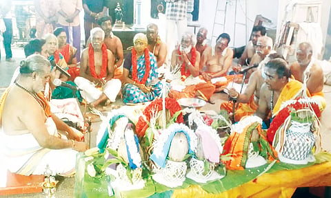 வேலூர் சைதாப்பேட்டை பழனி ஆண்டவர் முருகர் கோவிலில் இன்று காலை கணபதி ஹோமம் நடந்த காட்சி 