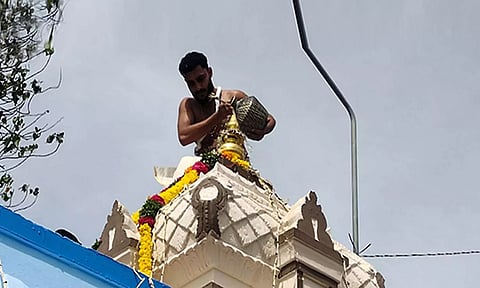 கும்பாபிஷேகம் நடந்தபோது எடுத்த படம்.