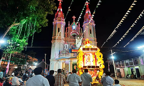 புனித தோமையார் ஆலய தேர்பவனி நடைபெற்றபோது எடுத்த படம்.