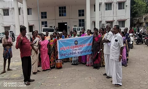 சத்துணவு ஊழியர் சங்கம் சார்பில் கவன ஈர்ப்பு ஆர்பாட்டம் நடைபெற்றது.