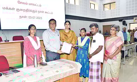 சேலம் மாற்றுத்திறனாளி மாணவியின் மருத்துவ, கல்வி செலவை அரசு ஏற்றது