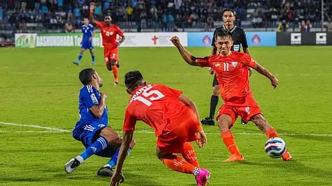 தெற்காசிய கால்பந்து: பெனால்டி ஷூட் அவுட்டில் குவைத்தை வீழ்த்தி மீண்டும் சாம்பியன் பட்டம் வென்றது இந்தியா