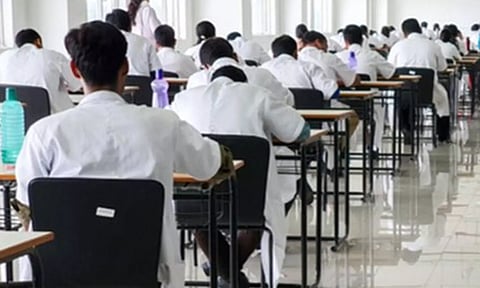 அரசு மருத்துவ கல்லூரிகளில் மாணவர்கள் சேர்க்கைக்கான கல்வி கட்டணம் உயர்வு
