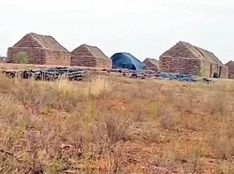 ஆலங்குளம் அருகே அரசு நெல் கொள்முதல் நிலையத்தில் மழையில் நனைந்த நிலையில் மூட்டைகள்