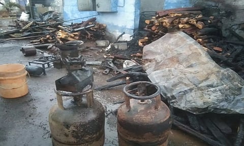 தீ விபத்தில் சேதமான பொருட்கள்.