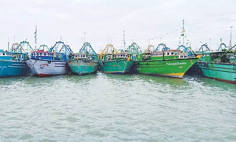 காசிமேட்டில் 750 விசைப்படகுகளில் இஸ்ரோ தொழில்நுட்பத்துடன் கருவி- தமிழகத்தில் 5 ஆயிரம் படகுகளில் இணைக்கப்படுகிறது