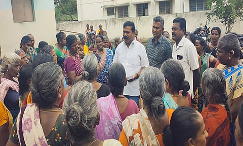ஆத்தூர் ஊராட்சி மன்ற அலுவலகத்தை முற்றுகையிட்ட கிராம மக்களிடம் அதிகாரிகள் பேச்சுவார்த்தை நடத்தினர்.