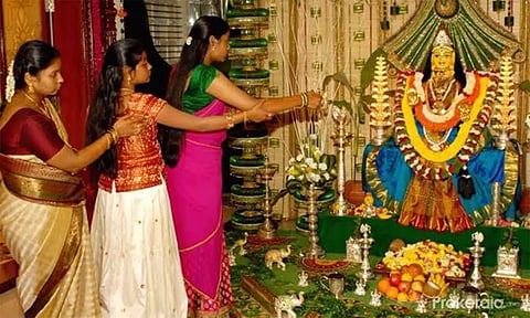 வெள்ளிக்கிழமை மகாலட்சுமி விரத வழிபாடு ஏன் சிறப்பு வாய்ந்தது தெரியுமா?